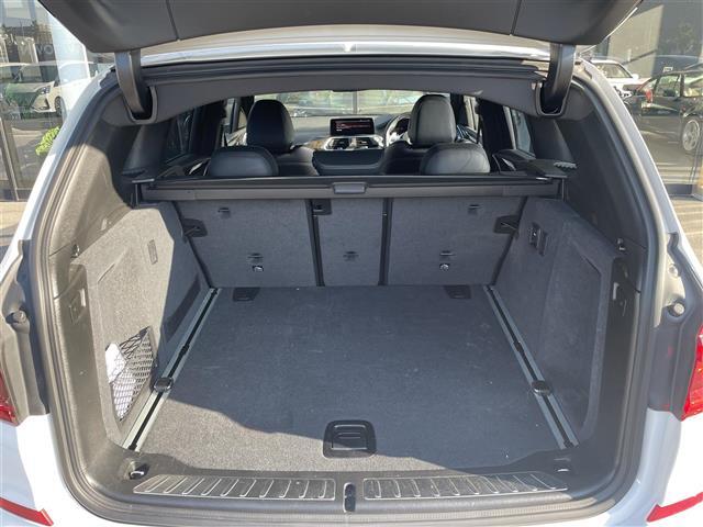 【トランク】積み込みやすくて、たっぷり積める荷室です。シートアレンジできるものは、乗車人数と荷物の量や大きさによってシートを動かすことができるので、より快適なドライブが可能です！