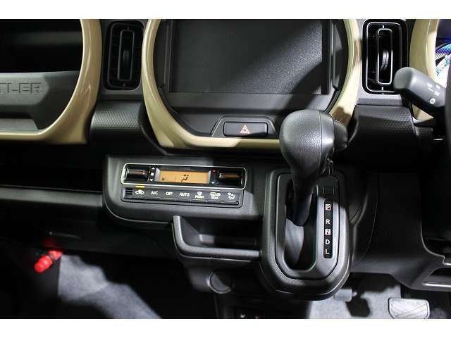 積載車も所有していますので、万が一の時でも当店スタッフにてお車の無料引き取りも行っております。