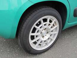 社外の15インチアルミホイールです