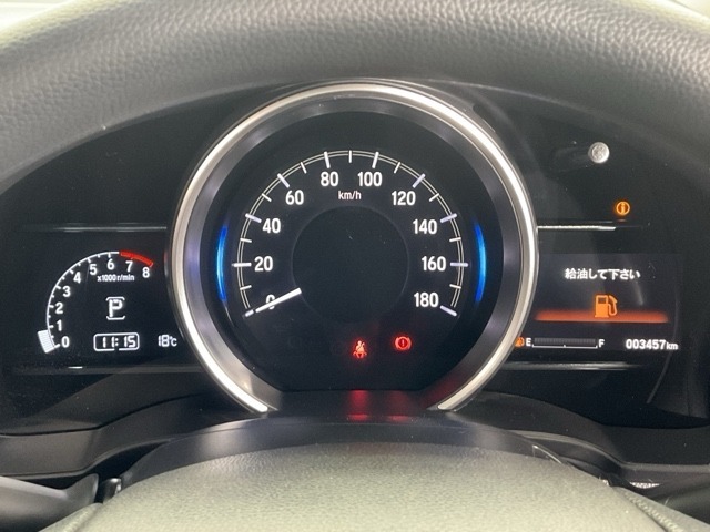 見易くレイアウトされたメーター類が安心ドライブをサポートします