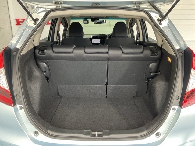 広い荷室は、買い物はもちろんレジャー・旅行でも充分なスペースがあります。