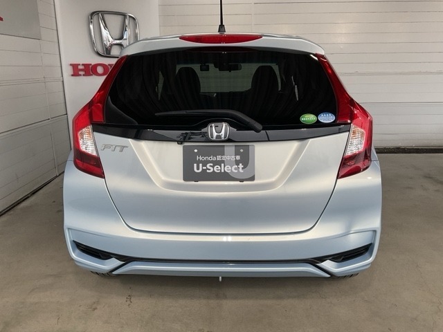 シンプルで後方視界に優れたデザインです。