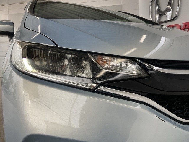 明るくて長寿命のLEDヘッドライト採用