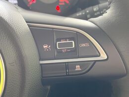 【アダプティブクルーズコントロール】高速道路での長距離走行が楽に！！自動で速度を保つクルーズコントロールが、衝突軽減システムと連携し、前方の車両を感知して車間を保つように速度調節してくれます！！