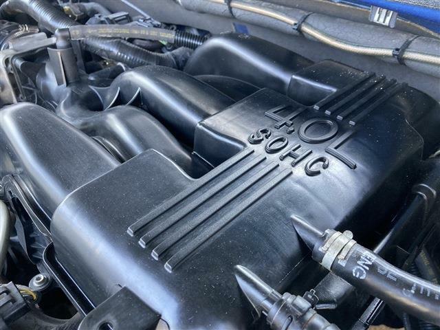 ピックアップトラックの基本は、トルクのあるV型エンジンですね！エクスプローラーはV6・V8ともにあり、カリフォルニアモーターズではどちらも常時在庫しております。