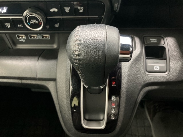 【ご納車前整備】ご契約いただいたお車は、法定12ヶ月点検整備または、車検整備を実施後にご納車させて頂きます。