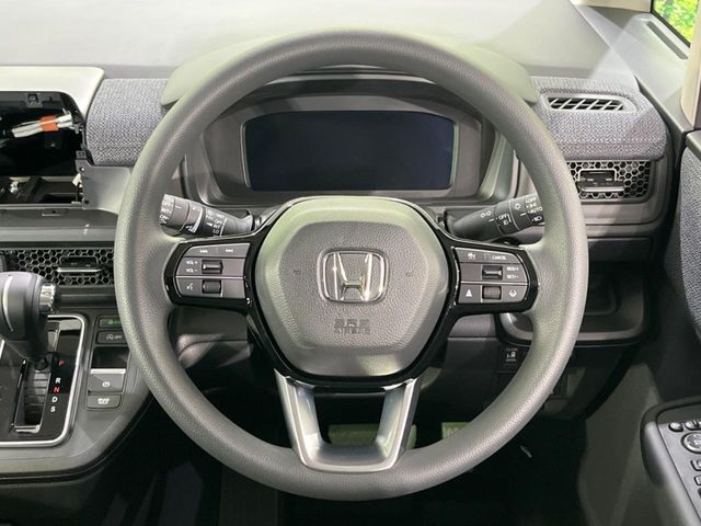 【ステアリングスイッチ】運転中、前方から目線をそらすことなく、オーディオ等の操作が可能な便利機能！安心＆快適なドライブを演出してくれます♪
