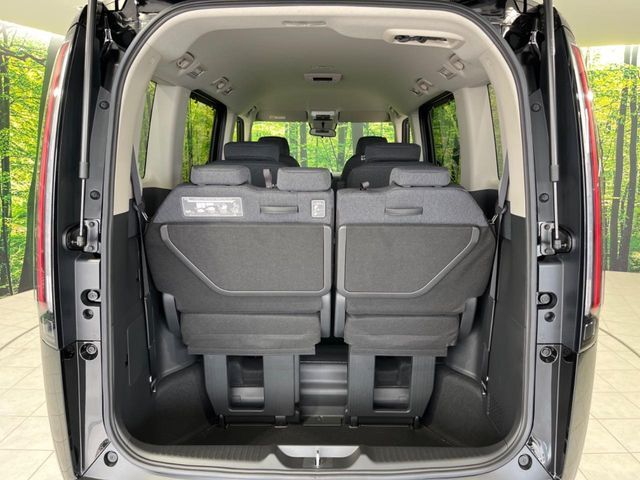 普段のお買い物や通勤、送迎等に十分な荷室スペースを確保しております。セカンドシートを倒すと、大きな荷物の積載も可能です♪