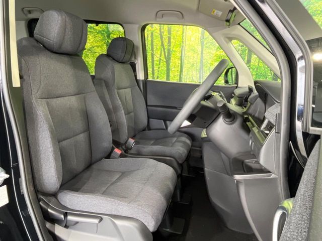 運転席シート廻りは使用感も少なく、良好な状態となっています。丁寧に使われていたことがよくわかりますね。