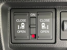 【両側パワースライドドア】スマートキーや運転席のスイッチで後席両側スライドドアの開閉が可能♪電動だから力を入れてドアを開ける必要が無く、小さなお子様でも簡単に開け閉めでき快適です♪