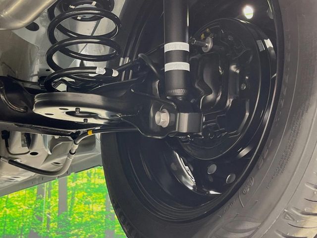 お車を安心してお乗りいただく為には、足回りの定期点検が欠かせません。サービスサポート（有償保証）では無料点検もご提供しており、安心のカーライフをお過ごしいただけるサポート体制が整っています。