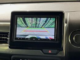 【バックカメラ】駐車時に後方がリアルタイム映像で確認できます。大型商業施設や立体駐車場での駐車時や、夜間のバック時に大活躍！運転スキルに関わらず、今や必須となった装備のひとつです！
