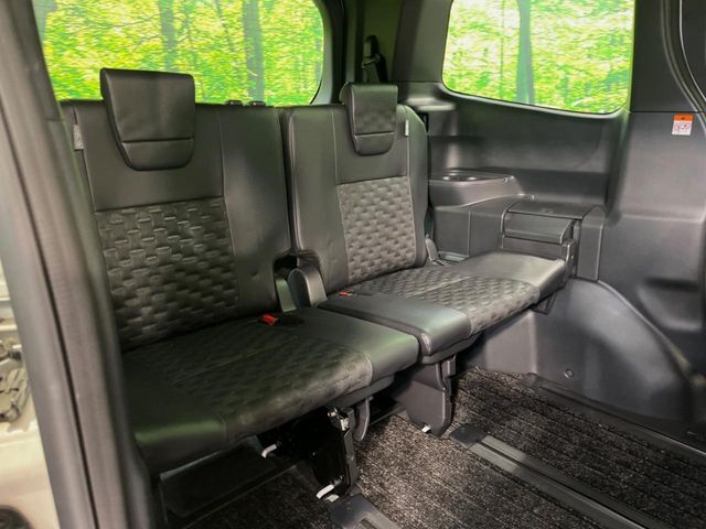 3列目シートはもちろん状態良好☆大人でもゆったりと座って頂けますので、大人数でのお出かけもラクラクです♪ご家族で、気の知れた仲間で、ドライブに行くのが楽しみですね♪