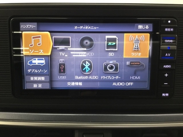 メモリーナビにフルセグTV機能あり。　ドライブや旅行に欠かせない装備です。