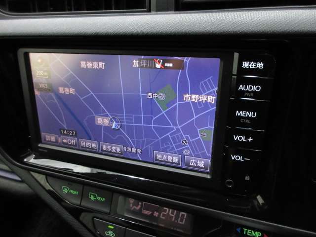 車両入庫時には、お客様より詳しくお話をお伺いさせて頂き、プロの査定士3名が「修復歴の有無」「不具合箇所の確認」等のチェックを行っておりますので、より安心してお乗り頂けるお車となります。