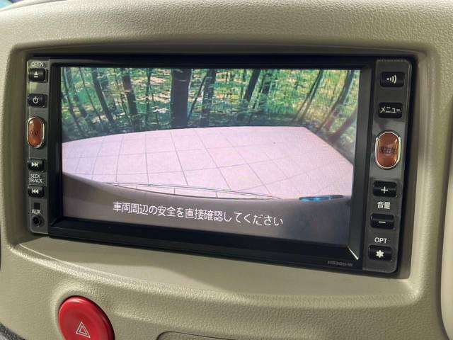 【バックカメラ】駐車時に後方がリアルタイム映像で確認できます。大型商業施設や立体駐車場での駐車時や、夜間のバック時に大活躍！運転スキルに関わらず、今や必須となった装備のひとつです！