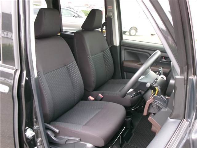 お客様のカーライフをサポートするナカジマでは、お客様の万一に対応するために、自動車保険をはじめ各種保険を取り扱っています。修理の際にも、ナカジマが窓口になることで皆様に安心して頂けるように努めています