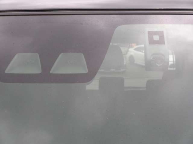 明るく綺麗な事務所にて無料のドリンク販売機、キッズスペース完備で快適な待ち時間を過ごせます。