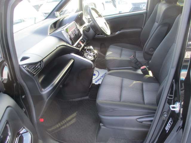 内装は前ユーザー様の使用状態が良く気になる匂いや汚れ等も無く大変綺麗な状態が維持されております。