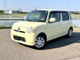 車両の品質管理は室内展示場を完備しておりますので、品質を保った状態の車両をご覧いただけます。