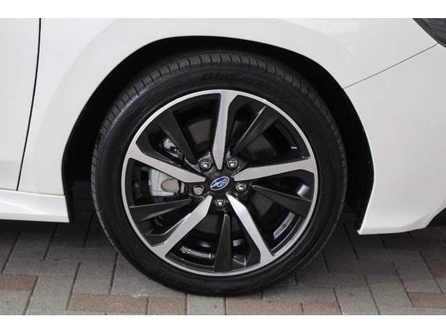 タイヤサイズは225/45R18 純正アルミホイール装着です！