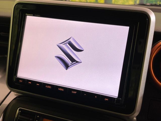 【純正8型ナビ】人気の純正ナビを装備。オーディオ機能も充実しており、Bluetooth接続すればお持ちのスマホやMP3プレイヤーの音楽を再生可能！毎日の運転がさらに楽しくなります！！