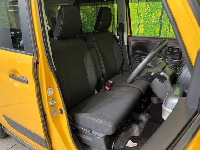 運転席シート廻りは使用感も少なく、良好な状態となっています。丁寧に使われていたことがよくわかりますね。
