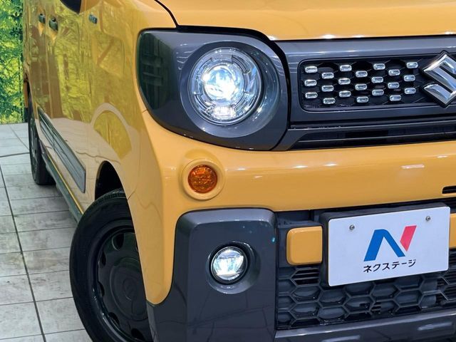 【LEDヘッドライト】悪天候や夜間走行時も良好な視界を確保し安心して運転できる高輝度LEDヘッドライトを装備！点灯速度が早く、消費電力も抑えられています。