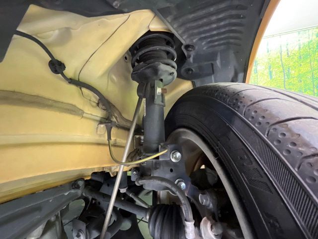 お車を安心してお乗りいただく為には、足回りの定期点検が欠かせません。サービスサポート（有償保証）では無料点検もご提供しており、安心のカーライフをお過ごしいただけるサポート体制が整っています。