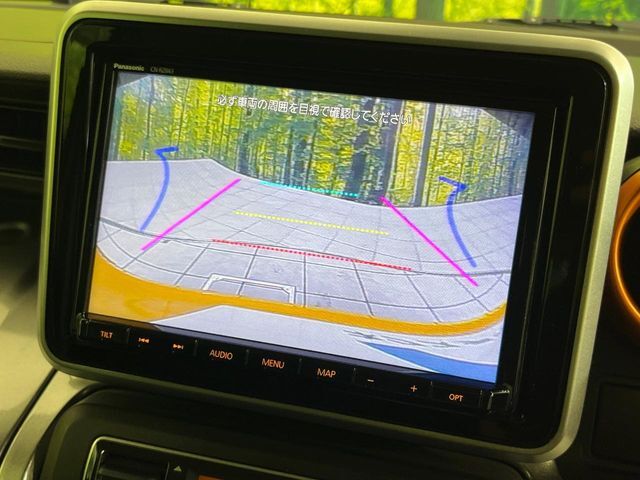 【バックカメラ】駐車時に後方がリアルタイム映像で確認できます。大型商業施設や立体駐車場での駐車時や、夜間のバック時に大活躍！運転スキルに関わらず、今や必須となった装備のひとつです！