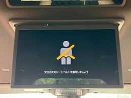 【フリップダウンモニター】大画面モニターで後席でもエンタメをお楽しみいただけます。小さなお子様にも大人気の装備です♪