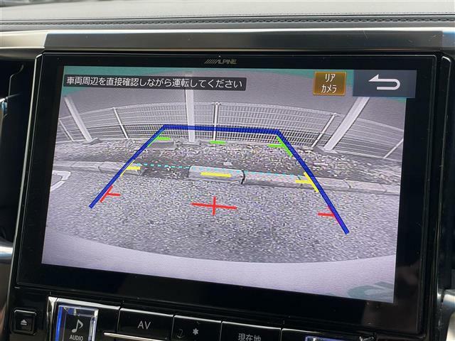 便利な【バックモニター】で安全確認もできます。駐車が苦手な方にもオススメな便利機能です。