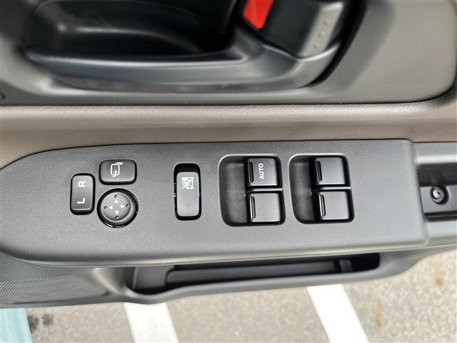 ★自動車保険もお任せ★　保険の専門店【保険のはなこ】には専門の知識を持ったスタッフとあいおいニッセイ同和損保・東京海上日動保険・損害保険ジャパンの3社取り扱いで任意保険もお気軽にご相談ください！！
