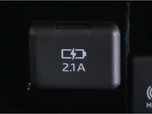 充電用USB端子付き。スマートフォン等の充電に便利です。