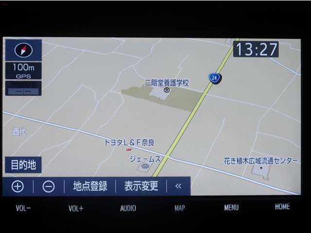 ナビゲーションを装備。タッチパネル式で使い易く、お出かけも楽々です♪