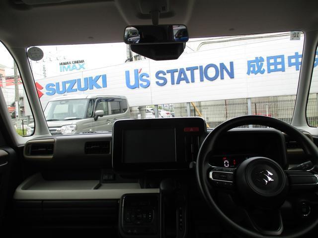 明るく広々した車内で、運転に全集中できます