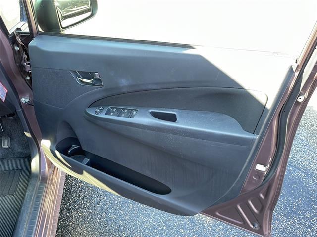 パワーウィンドウでワンタッチで窓の開閉が可能です！