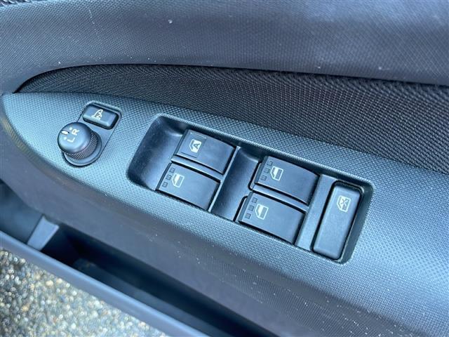 パワーウィンドウでワンタッチで窓の開閉が可能です！