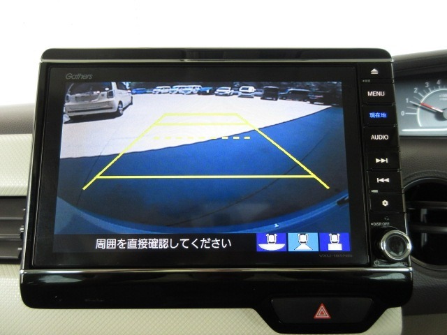 バックカメラの画像です。ガイドラインがスムースな車庫入れをサポートいたします！車庫入れの安心感がアップしますね☆
