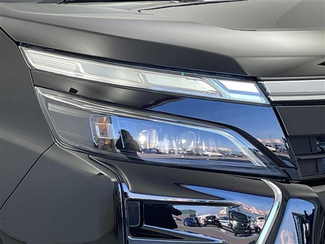 【ライト・ランプ】ワレもなく綺麗な状態なので、悪天候や夜間の走行も視界良好で安心してお乗りいただけます。ヘッドライト・ホイール・フロントガラスなど色々な部分コーティングをご用意しております！