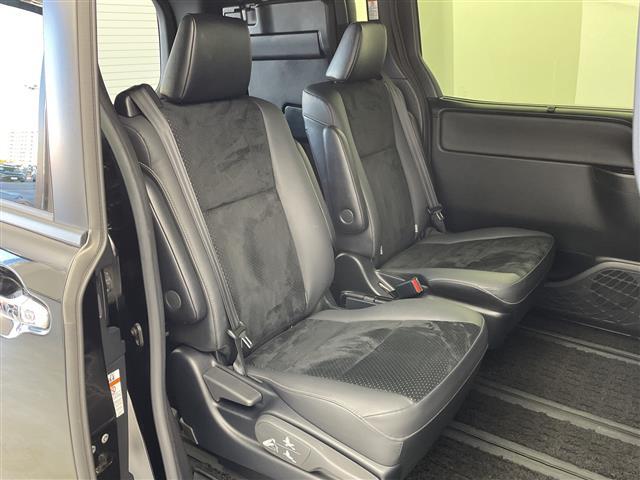 【後部座席】後席もゆったりドライブを楽しめます。ガリバーでご購入いただきましたら、内外装はプロこだわりのクリーニングで清潔なおクルマでご納車させていただきます！店舗での現車確認も承っています！