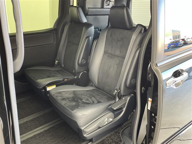 【後部座席】後席もゆったりドライブを楽しめます。ガリバーでご購入いただきましたら、内外装はプロこだわりのクリーニングで清潔なおクルマでご納車させていただきます！店舗での現車確認も承っています！