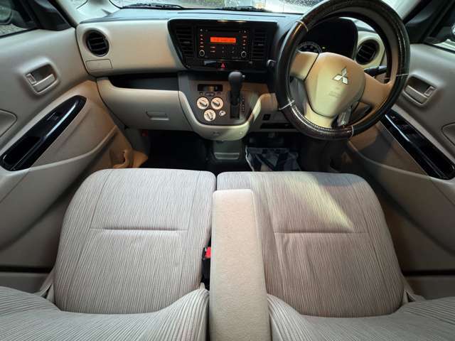 ☆納車までに車両美装など専任スタッフが作業いたします☆　内装はスチーム洗浄をはじめ、できるだけ気分よくお乗りいただけるよう美装いたします！外装は機械で磨きをかけて、ワックスコーティングをかけています。