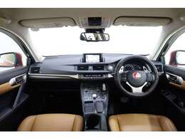 状態はキレイかつ高級感のある上級モデルらしい佇まいになっております。本当に良い雰囲気です。