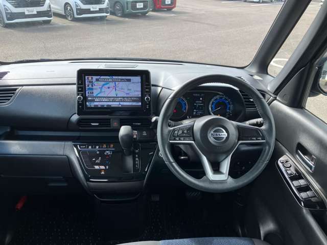 インパネ周りはこのように機能的にまとまっています。もちろんクリーニング済みで、室内もキレイです。