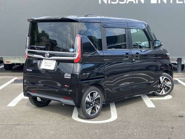 納車前に入念な点検整備をさせていただきます。もちろん全車走行距離無制限のワイド保証付きですので安心してお乗りいただけます。