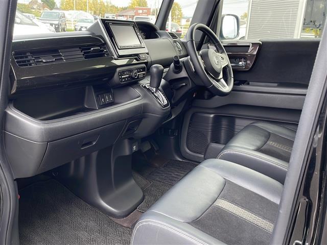 気になる車はすぐにお問い合わせください！画面右側の0066から始まる無料ダイヤルからお問い合わせ下さい！専門スタッフがお車のご質問にお答えいたします！