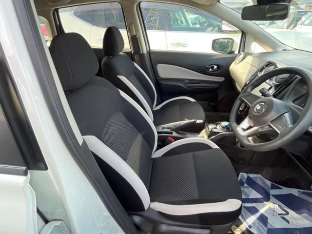 運転席シート廻りは使用感も少なく、良好な状態となっています。丁寧に使われていたことがよくわかりますね。