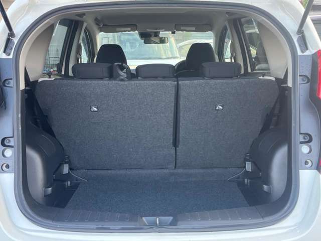 普段のお買い物や通勤、送迎等に十分な荷室スペースを確保しております。セカンドシートを倒すと、大きな荷物の積載も可能です♪