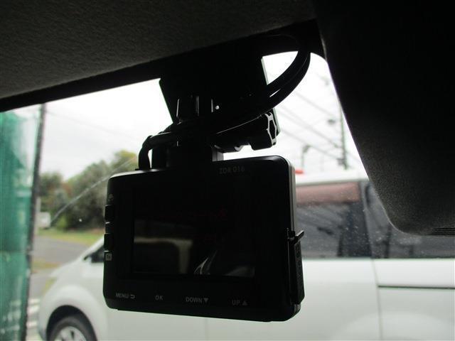 ドライブレコーダーも付いて安心です。